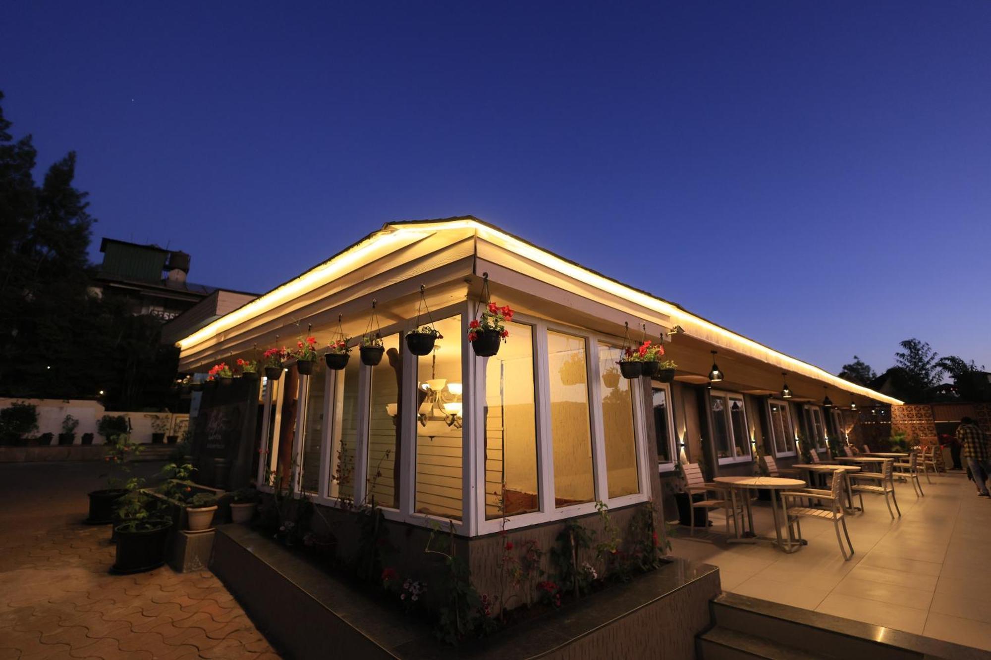Hotel King Garden Mahābaleshwar Buitenkant foto